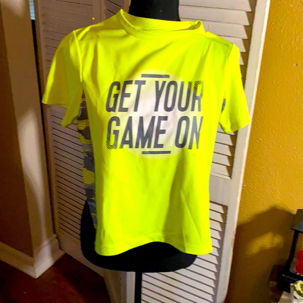 Like new boys wicking shirt